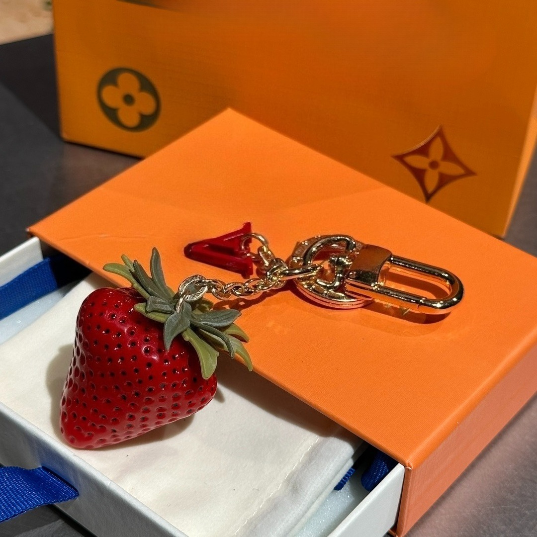Brand Cherry Strawberry Designer Bag For Women Luxury Breeze Keychain Gold Color Keyring Clover Pendant Purse Charm gift