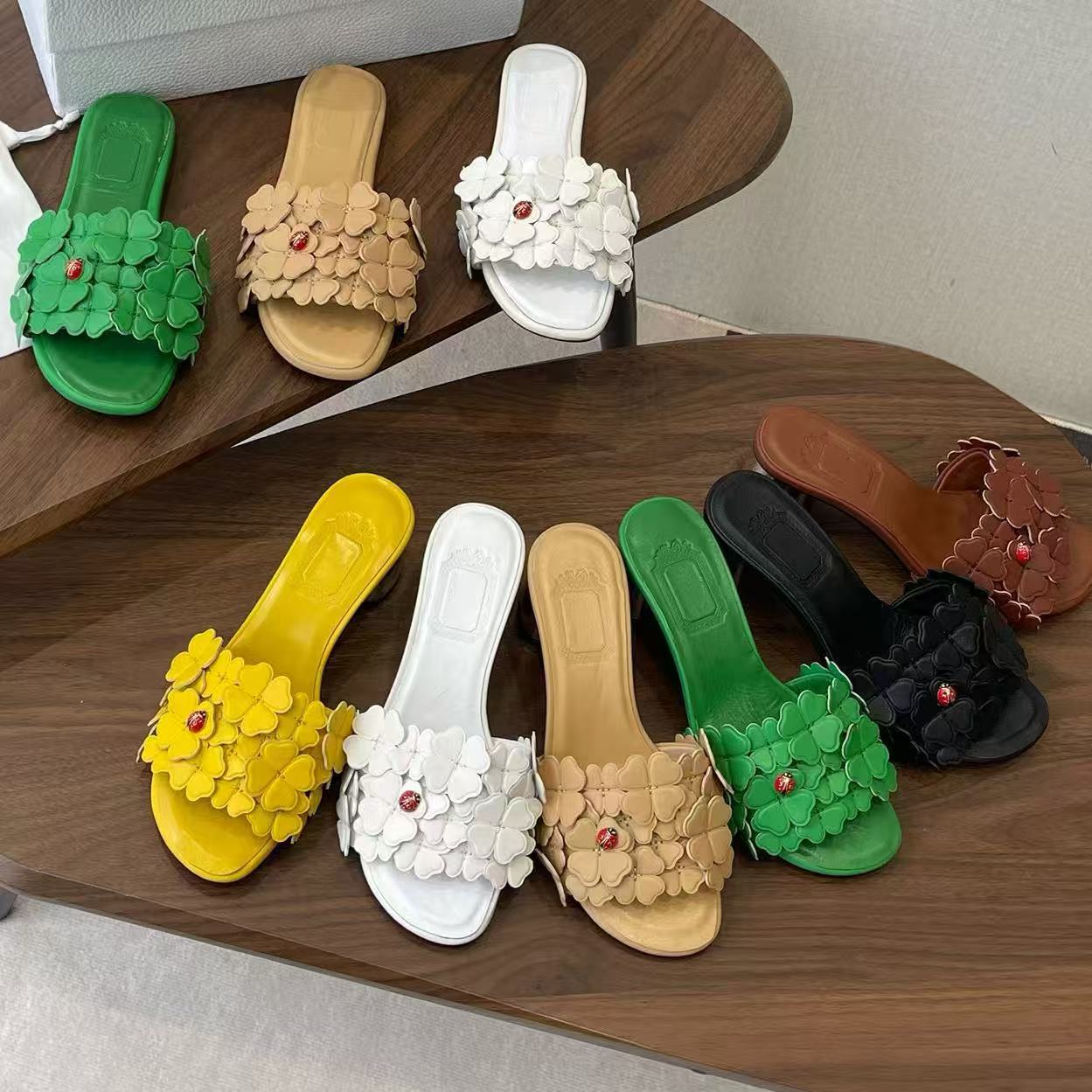 Spring Women Flower Flat Slippers Collection of Classic Slip-On Top quality Luxury Womens slides Footwear with Elegant Design Room Evening party pla