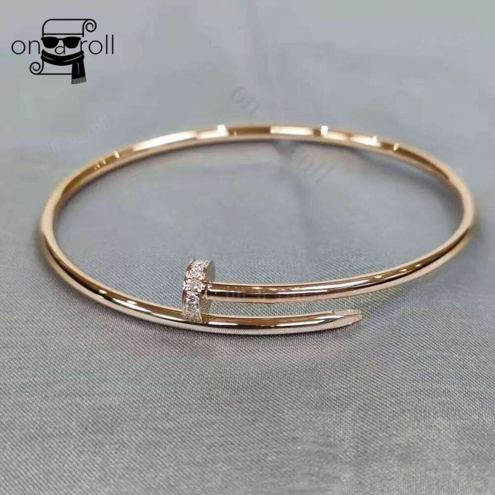 High-quality bracelet products, specially designed for ladies. Elegant designer bracelets as Valentine's Day gifts. Elegant ladies' bracel