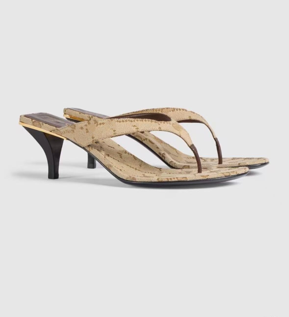 2026 Sandales en tissu Denim à talon de chat pour femmes, de haute qualité, en toile ethnique améliorée, à la mode, pantoufles de plage décontrac