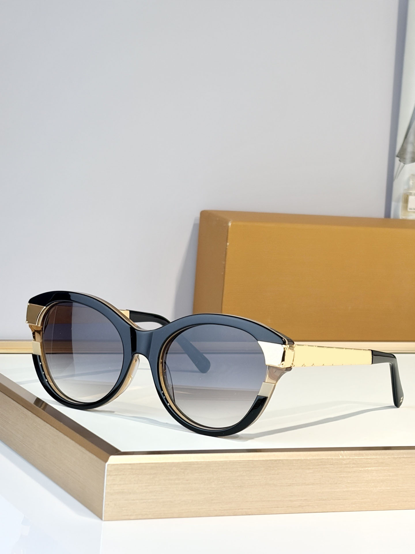 Luxury Designers Womens Sunglasses For Women Men Sun Glasses Mens Designer Z1857 Fashion Style Protects Eyes Random Box