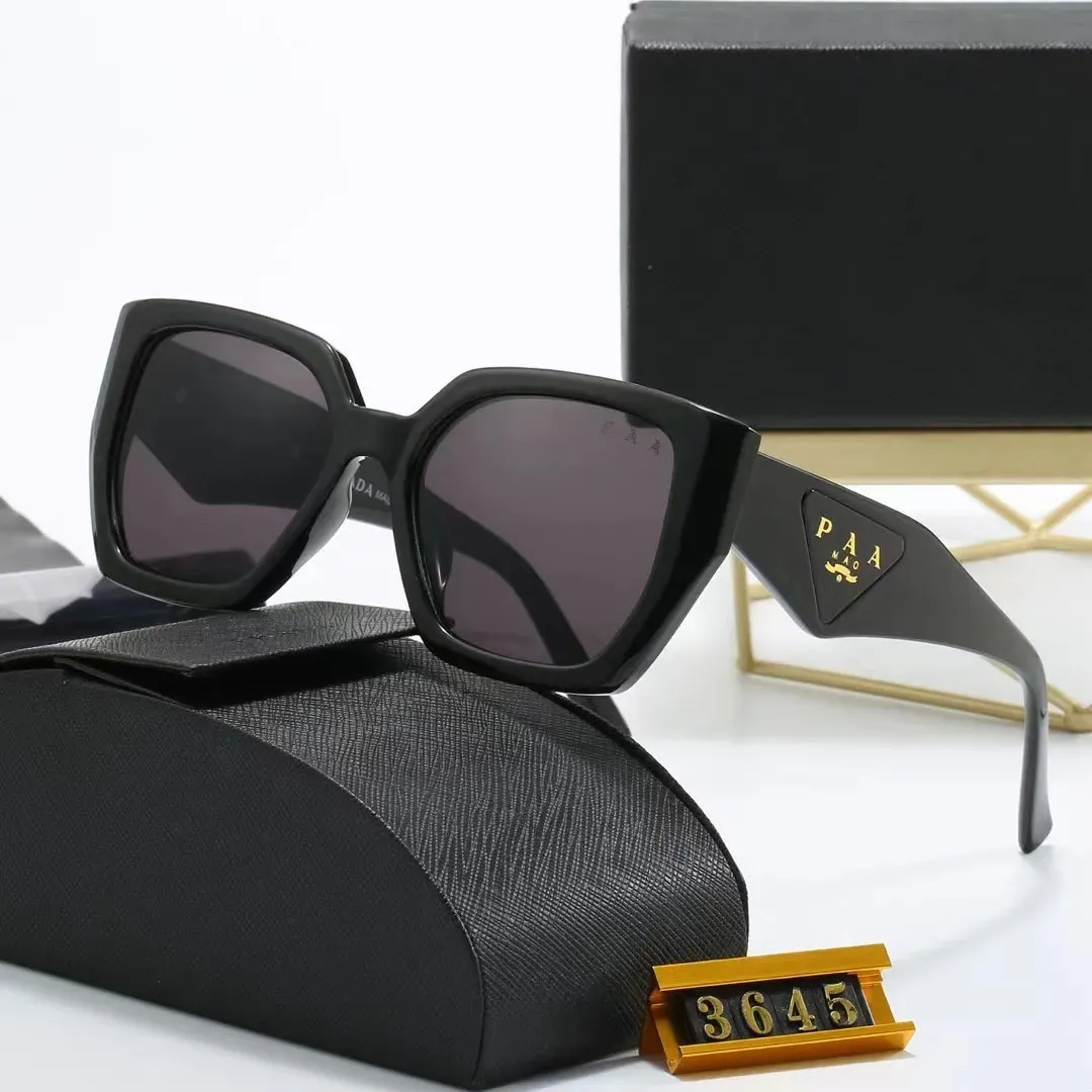 New Fashion Designer Sunglasses Top Look Luxury Rectangle Sunglasses for Women Men Vintage 90's Square Shades Thick Frame Nude Sunnies Unisex S