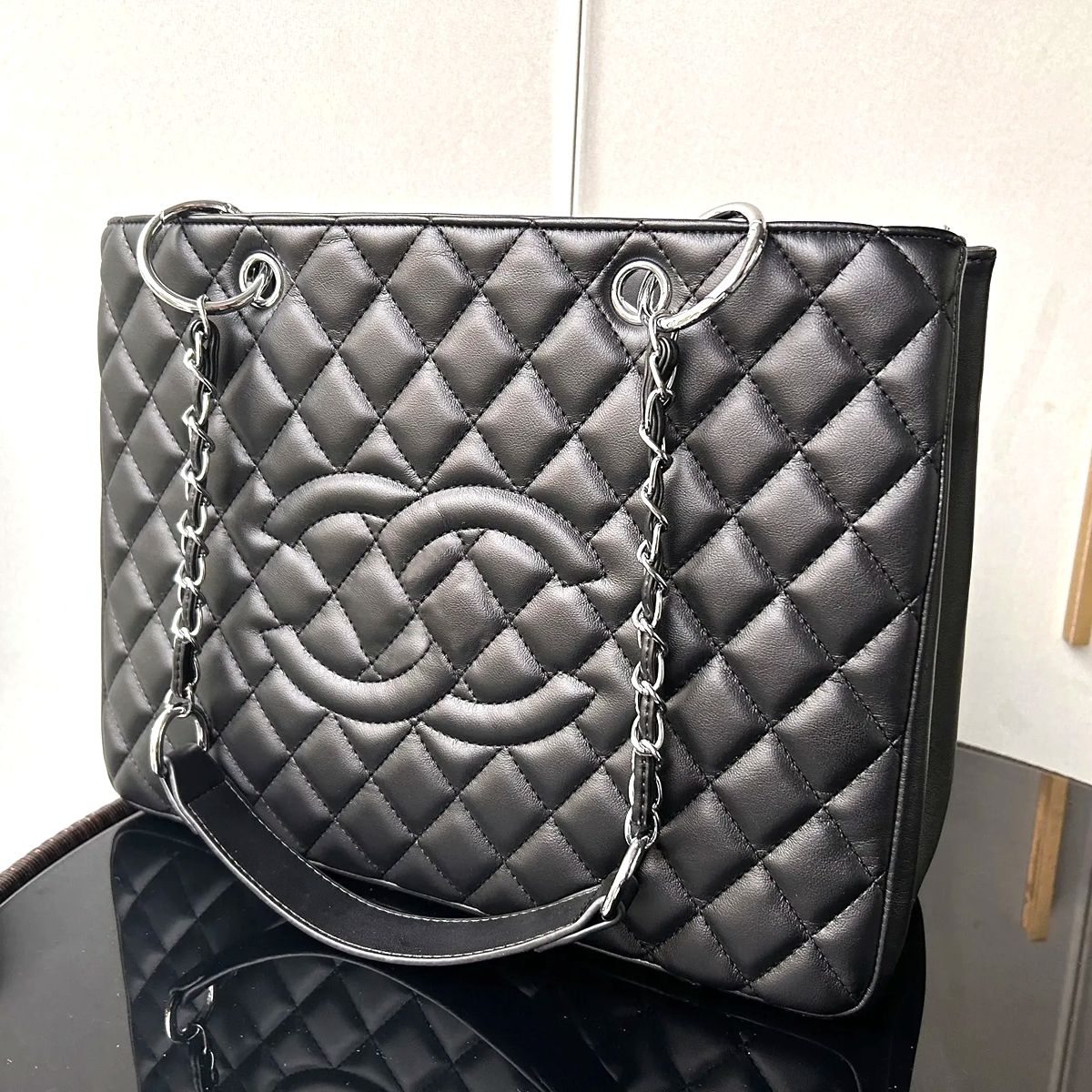 Luxurys Designer bag Famous Black Emboss leather Woman Shoulder bag Tassels Totes Women Handbags Lady Letter Messenger Female Evening Bags Female ba