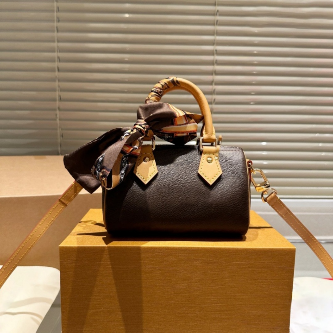 Mini sac Nano avec foulard en soie Sac de créateur sac luxe Sac à bandoulière Femme Cuir Denim Sac à bandoulière Luxe Embossed Tote Purse Brown F
