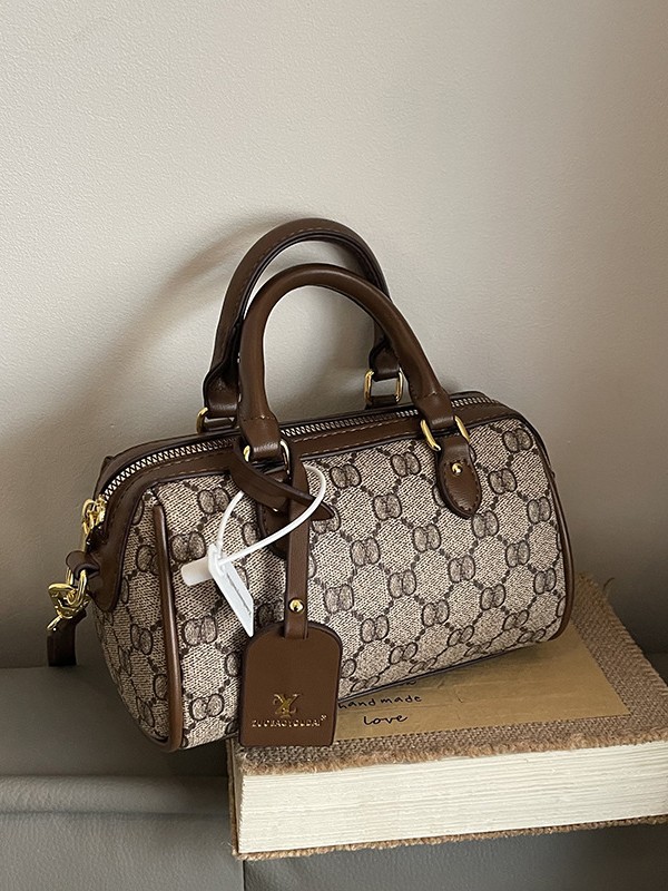 Free Shipping luxury bag A fashionable handbag women a simple commuting bag Must-have