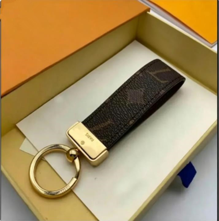 High Quality Keychain Classic Exquisite Luxury Designer Car Keyring Zinc Alloy Letter Unisex Lanyard Gold Black Metal Small Jewelry Lov with box