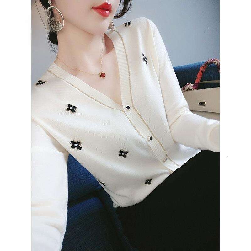 New Designsueter Mujer 2024 Elegant Women Sweater And Cardigans Button Up Pearl Beading Black White Formal Knit Jacket Jersey Mujer Asia Size
