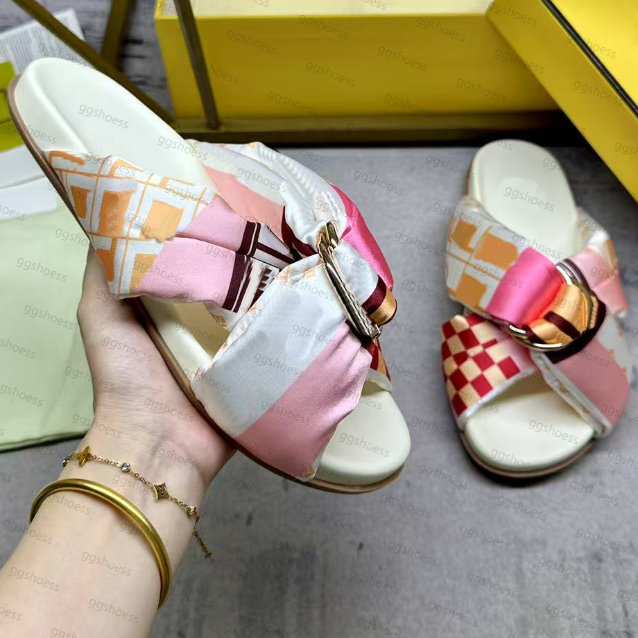Sandales de styliste en Satin pour femmes, pantoufles de plage à plateforme plate avec broderies de qualité supérieure