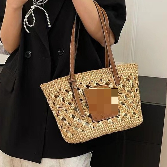 2026 Trend Summer New Hollow Paper Handheld Woven Bag Designer Vacation Travel Photo Registration Bag Simple Fashion Leisure Versatile