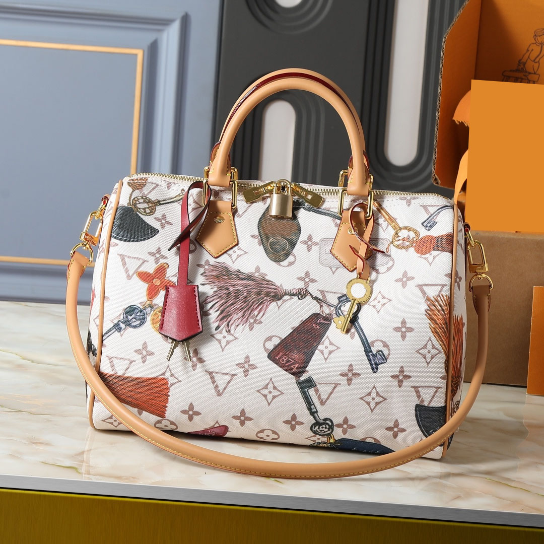 Luxury Pillow Bag 30CM tote high quality leather paired with removable chain New winter 2026 collection shoulder bag luxury handbag