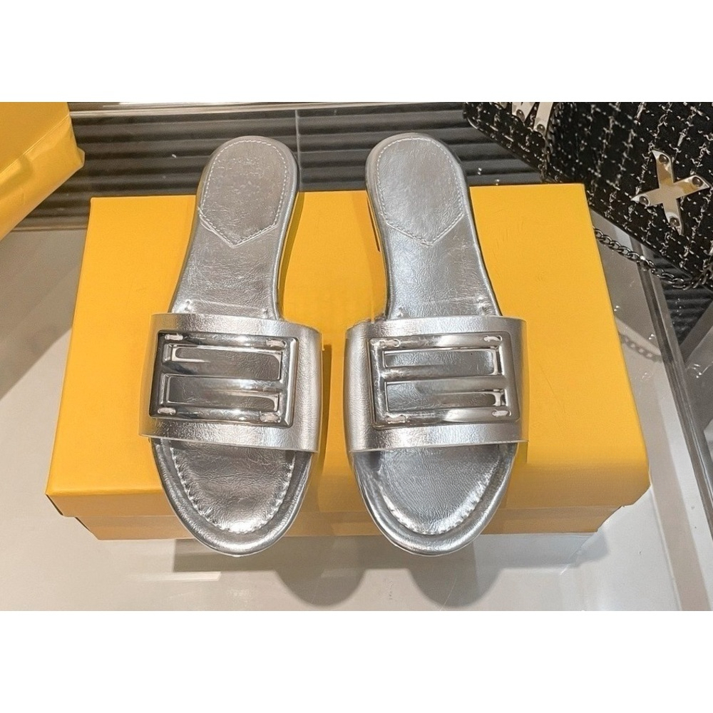 2026fashion Designer shoes metal square buckle new style F round toe straight drag casual vacation beach flat slippers women s sandals