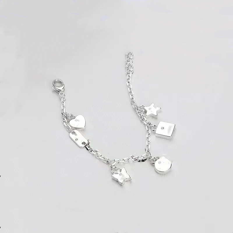 Nouveau couple de créateurs de mode pour hommes et femmes, breloque à cinq fleurs, pendentif, bijoux, vente en gros