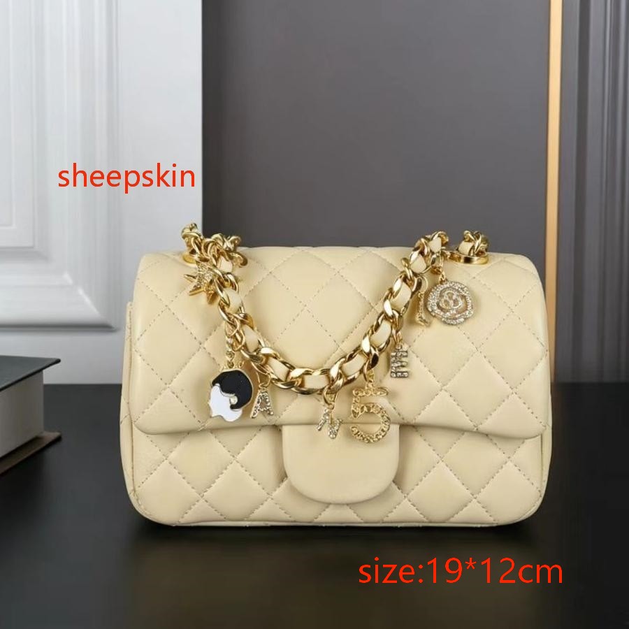 Designer Chain Bag Crossbody Bag Sheepskin Flip Cover Chain Zipper Pouch Inside 2026 New Model Fashion Luxury Ideal Gift Elegant Dignified Crossb