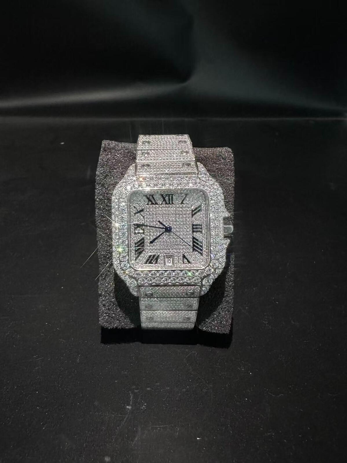 Men's wristwatch, equipped with an imported mechanical movement, featuring ice-blue transparent morganite. It has passed the test and is suitab