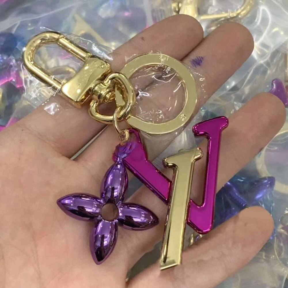Keychains pendants letter car keychains clasp rings and exquisite gifts With box Prices vary-image-1102209741