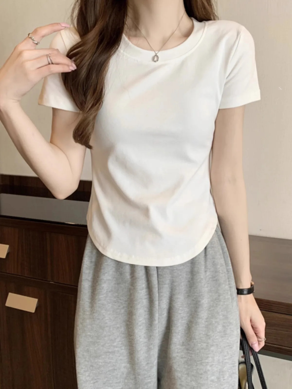 Slim Fit round Neck Short Sleeve T-Shirt Womens Summer Style Asymmetrical Waist Cinching Base Layer Top Korean Style 260416BJ