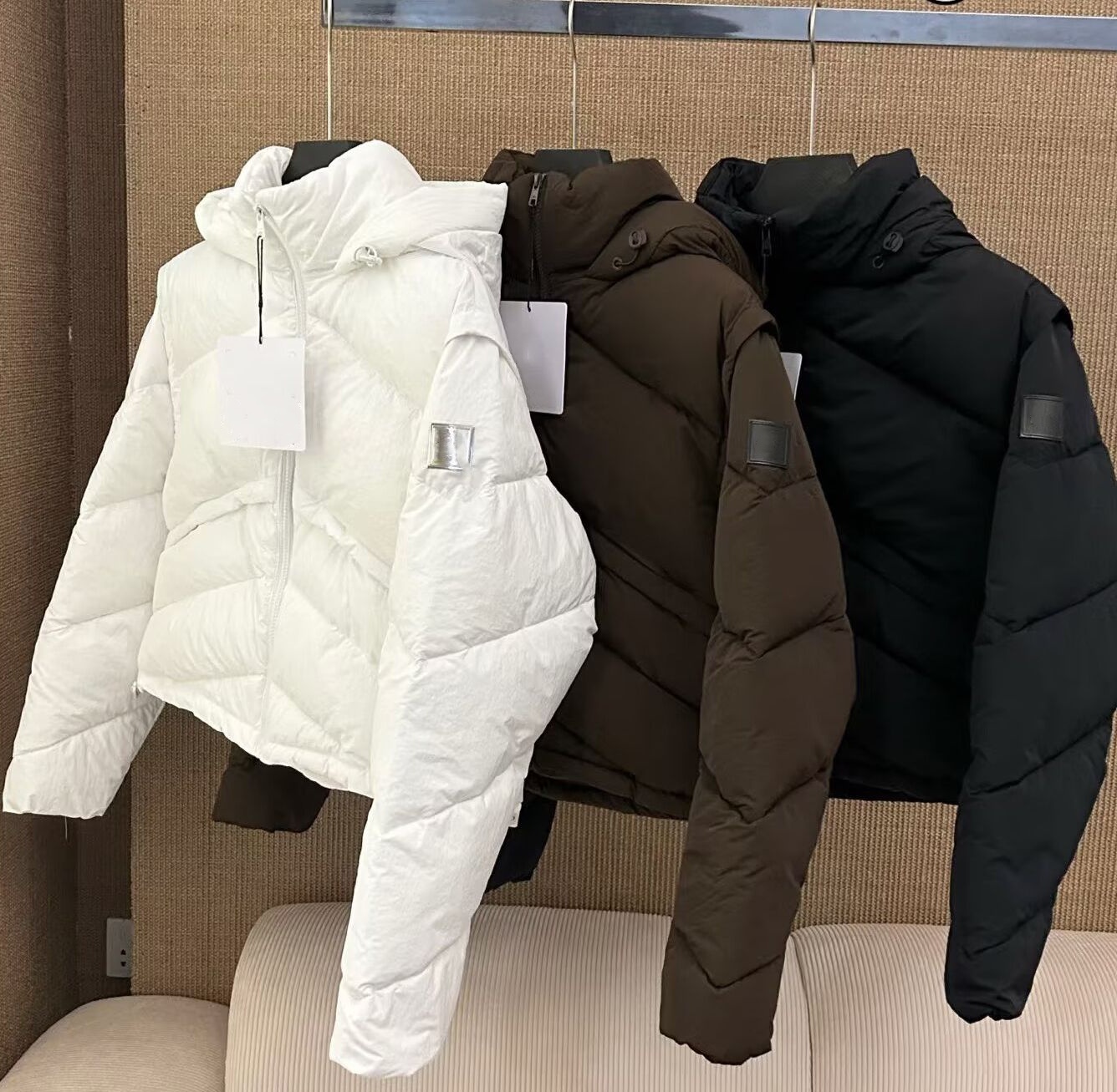 Designer Women's Puffer Yoga jackets Winter Thickened Warmth Stand-Up Collar Gold Rush Cropped Hooded Down Jackets Waist-Defining Short-Length
