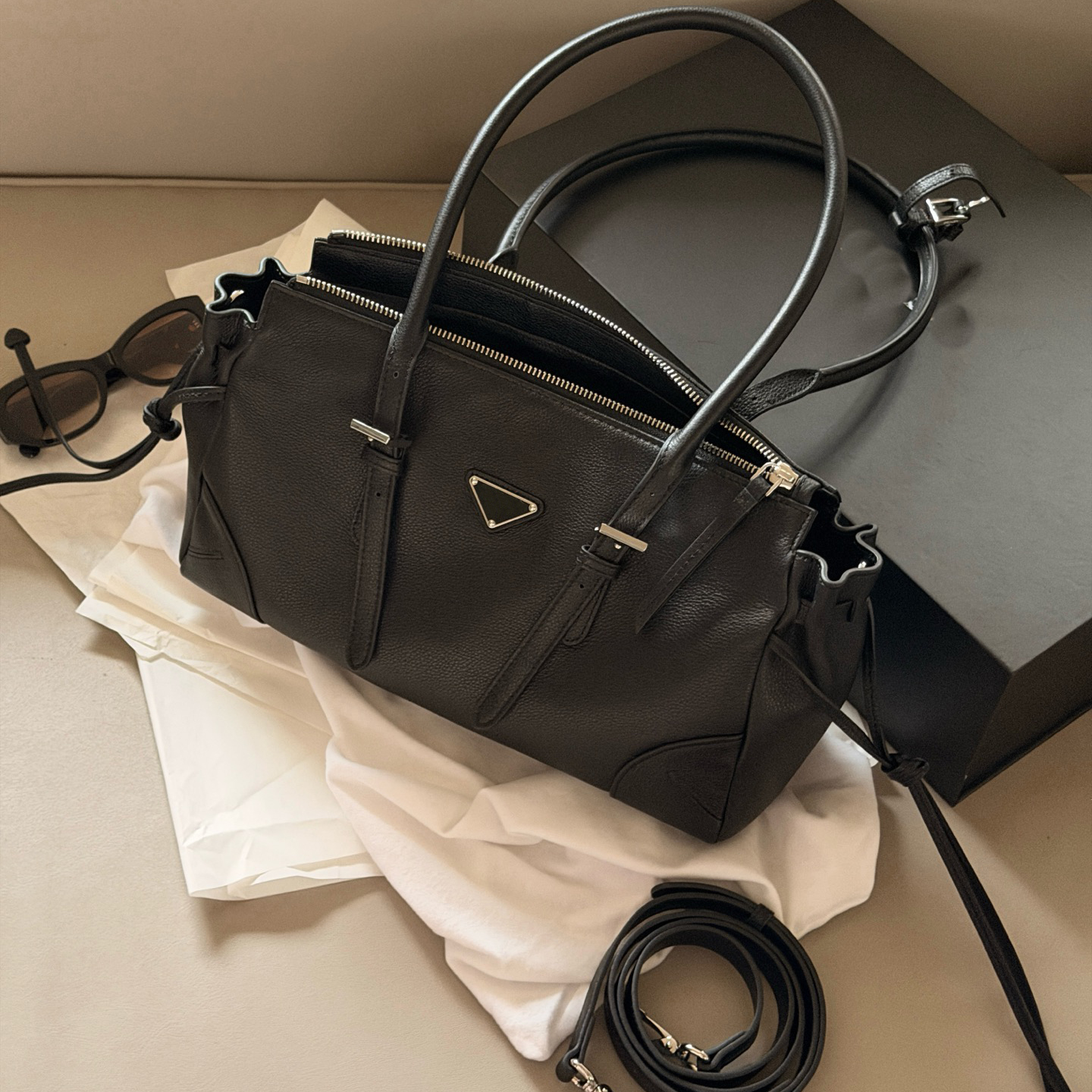 Designer Bags Leather Business Tote Bag Womens Large Capacity Top Handle Purse Versatile Commute Handbag with Detachable Strap