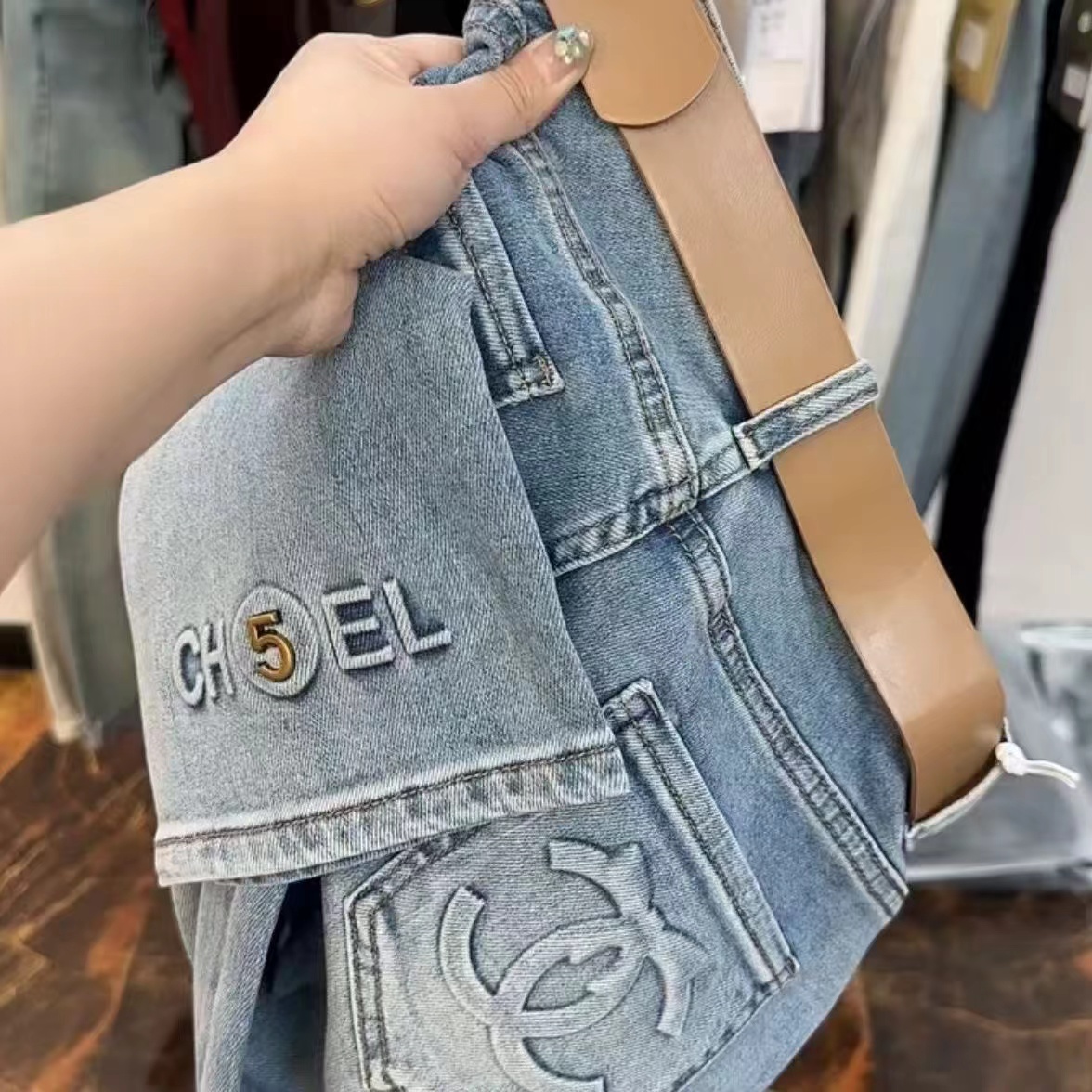 2026, un jean tendance imprimé pour couples taille haute de 9 pouces. Le nouveau style de pantalon imprimé est à la mode pour les femmes