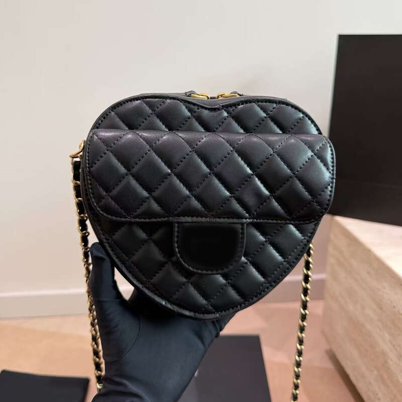 Designer Women Crossbody Bags Lambskin Quilted Mini Heart Shoulder Bags with Gold Chain Love Luxury Handbags 22S