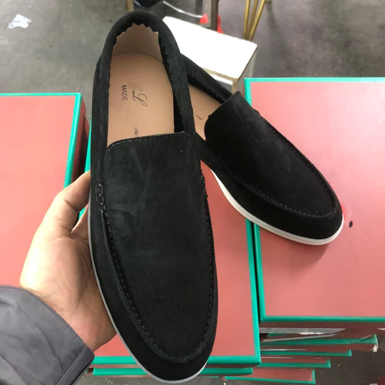 Mocassins de créateur hommes femmes mocassins en cuir 2026 multicolore chaussures plates confortables à enfiler chaussures décontractées de haute