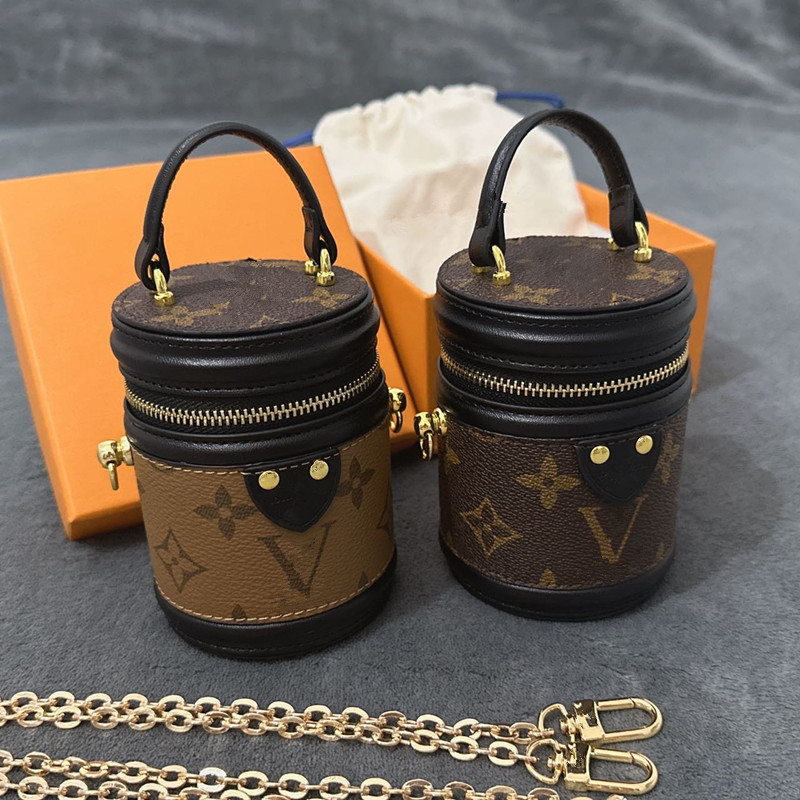 Designer Keychain Letter Key Lipstick Keychains Fashion PU Leather Purse Pendant Car Keyring Chain Charm Brown Flower Mini Bag Trinket Gift for Men