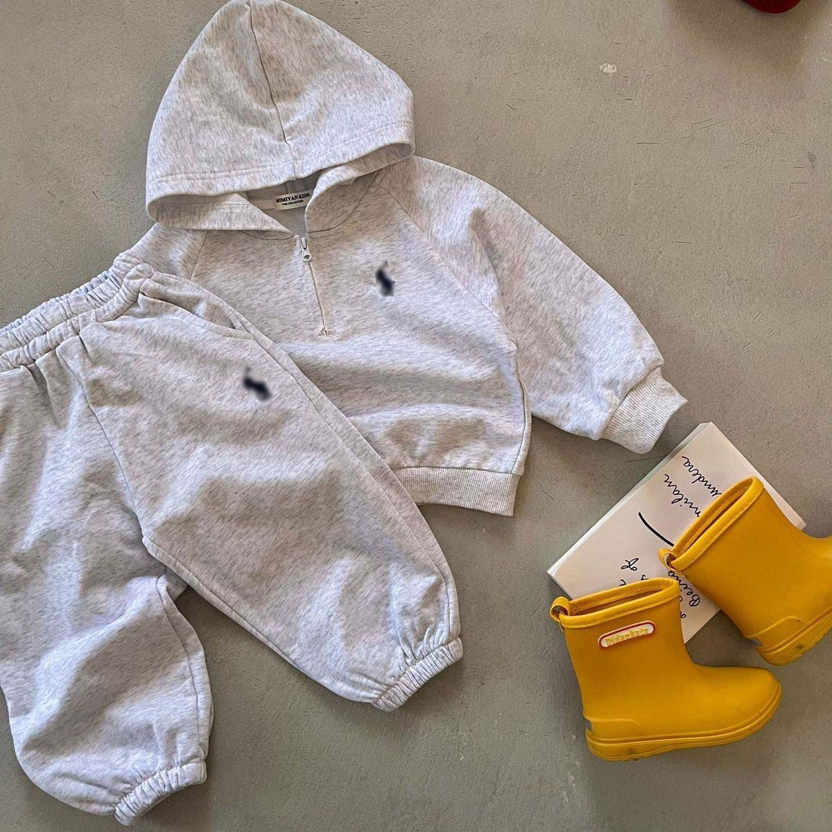 Brand Designer Kids Hoodie Set Spring Autumn Sweatershirt and Pants 2pcs Boys Sports Versatile Dirt Resistant Outdoor Childrens Suit Clothes Set L26