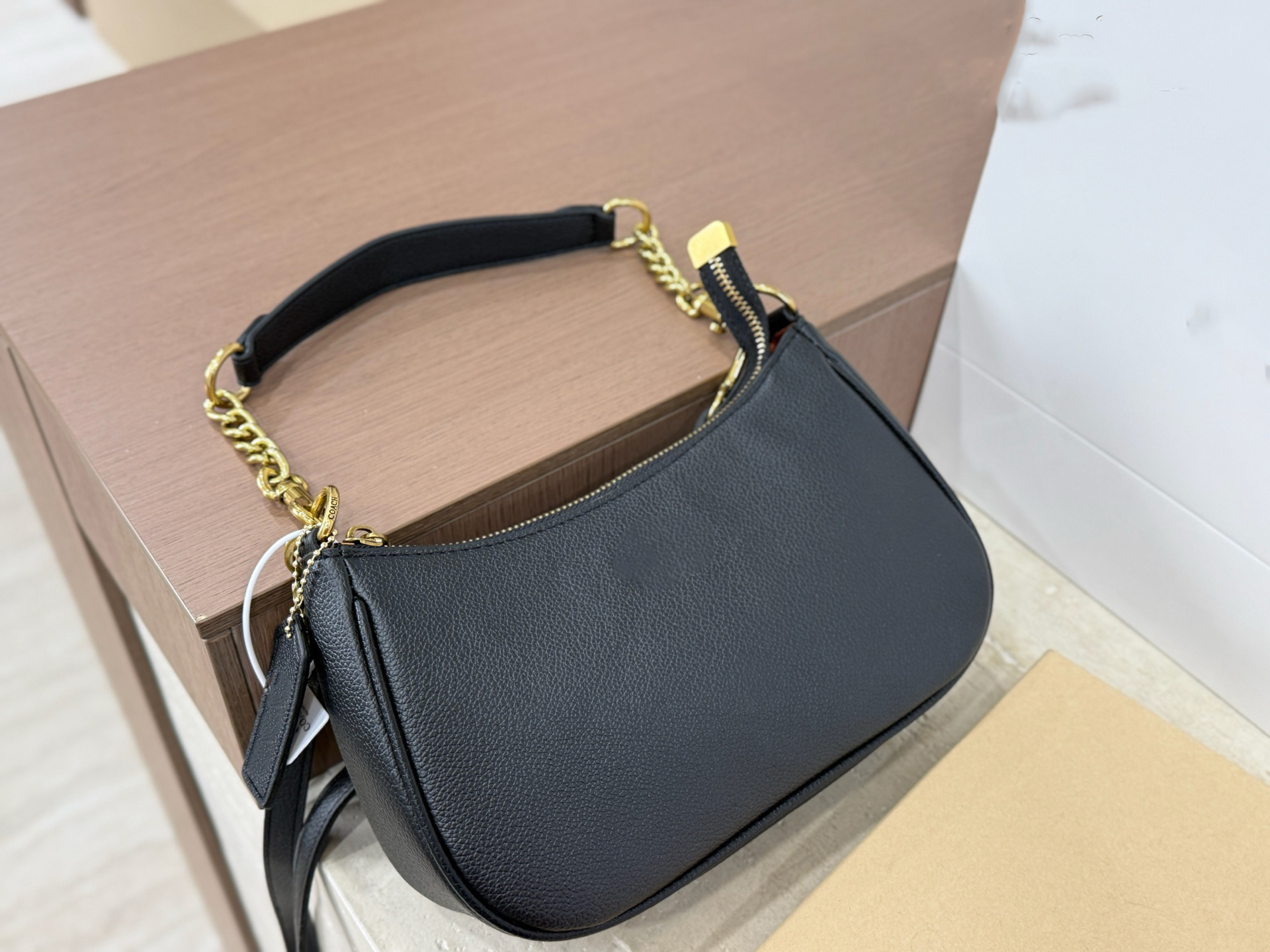 Fashion Designer Bag Teri Shoulder Hobo Two-tone design Cowhide Leather Classic logo Stylish and versatile Thoughtful zip design stylish and practic