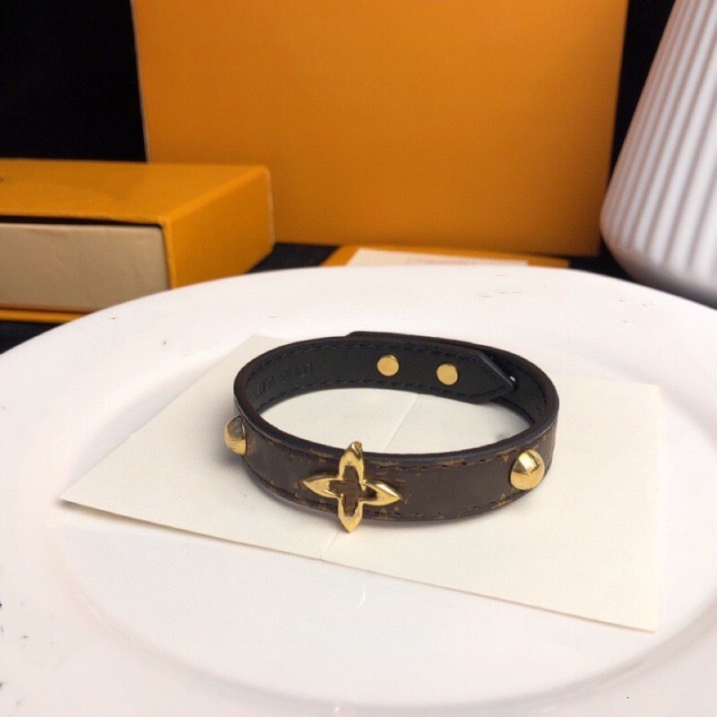 Designer Lousi Cord Bracelet With Four-leaf Clover Print High-quality Mens Vintage Style 32111