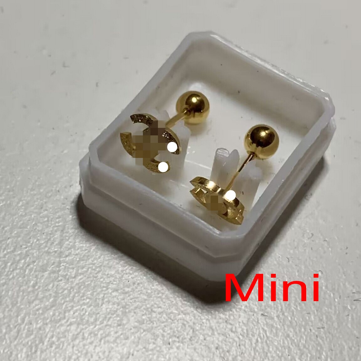 2026 Mini minuscule mat C fille garçons simple lettre de créateur coeur boucles d'oreilles en or 18 carats en argent 316L en acier inoxydable fem