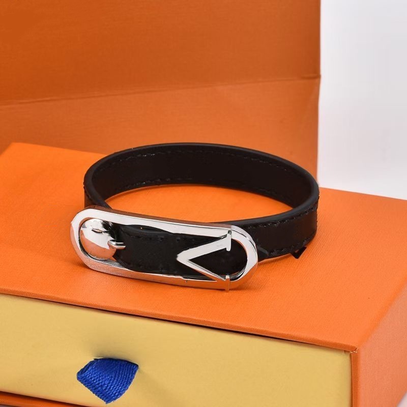 Designer Lousi Leather Belt Hand Rope Chain High-Quality Mens Old Flower Bracelet