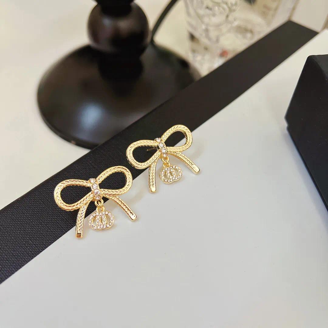 Simple Designer Stud Earrings Fashion Women Gold Silver Letter Stainless Steel Bowknot Earring Sweet Girls Wedding Party Gifts Luxurious Jewelry Acc