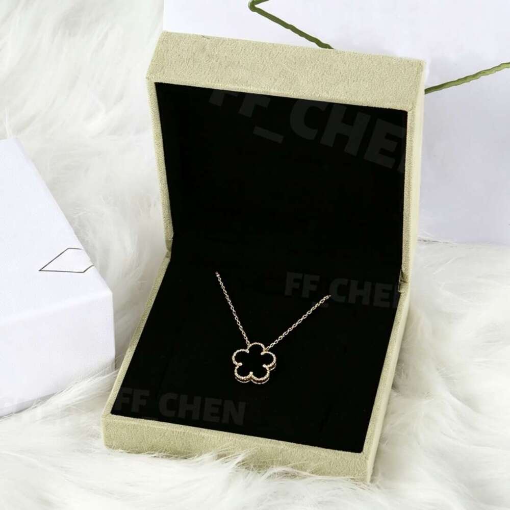 Fashion Clover Flower 15mm 18k Gold Plated Stainless Steel Mother of Pearl Pendant Necklace Designer Jewelry for Women Gift-image-1106802782