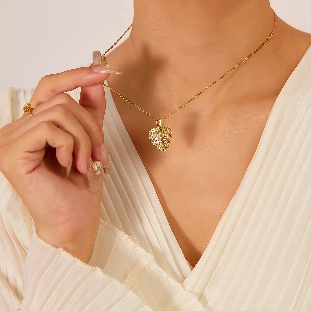 Elite Vintage Jewelry Creative Heart-Shaped Wing Pendant American Style Personalized Heart-Shaped Clavicle Chain Versatile Necklace Creative Small G