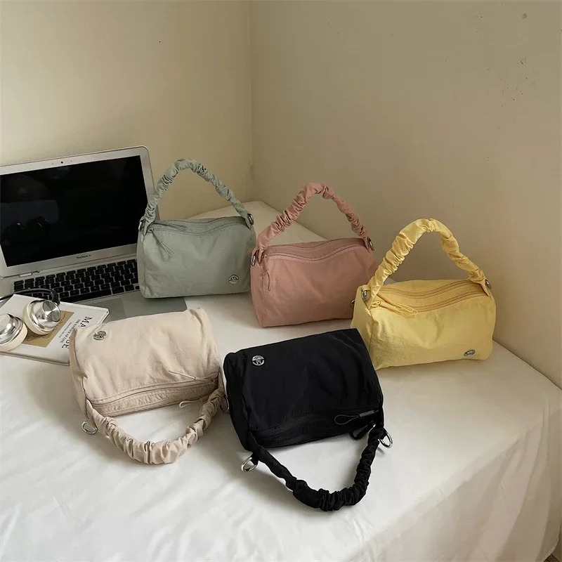 Fashionable Niche Pillow Versatile Single Shoulder Bags High Quality Lightweight and Simple Commuting Bucket Crossbody Bag 260421