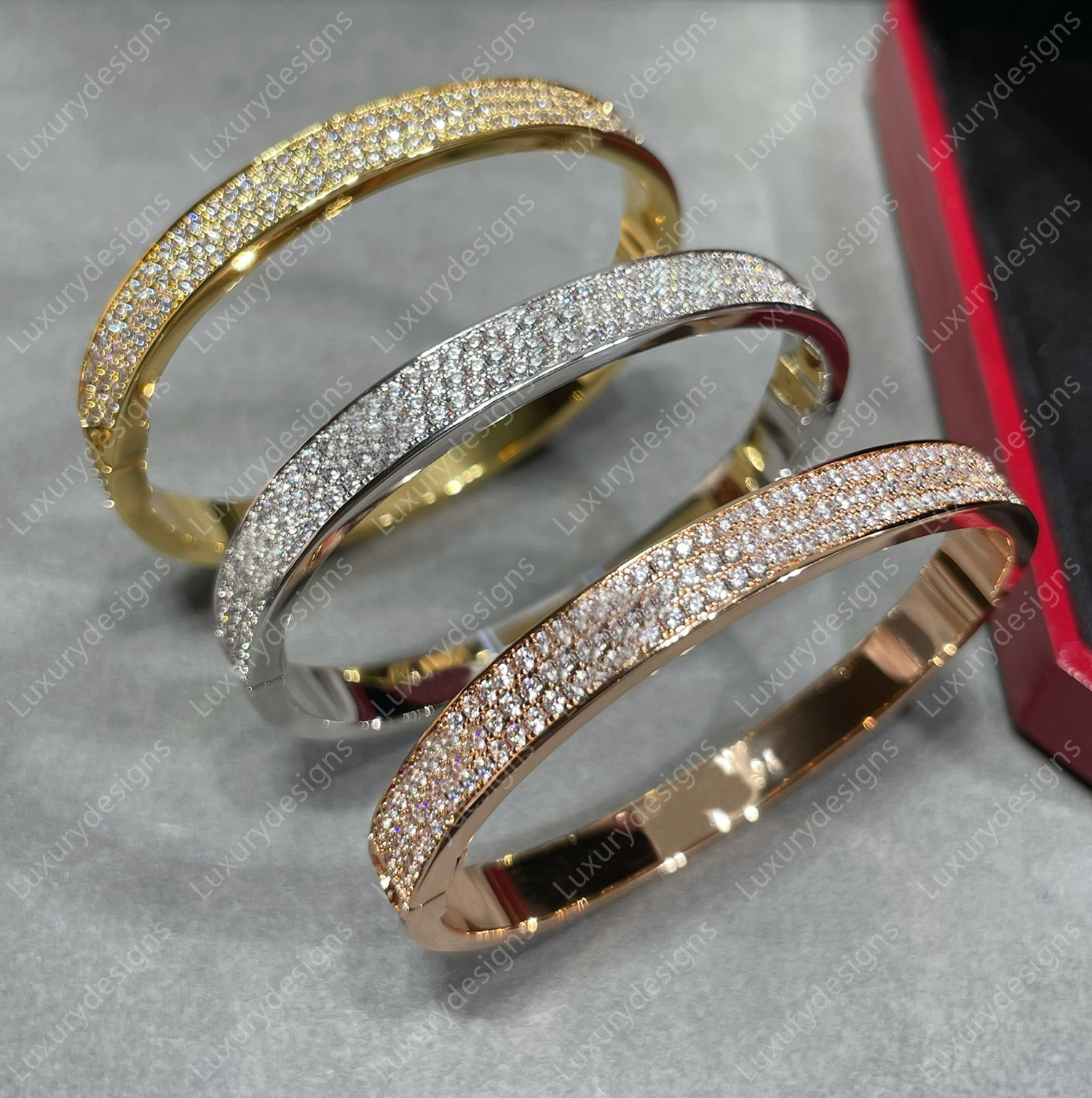 Bracelet de créateur diamants femmes luxe épais Bracelet plein diamants fermoir Version bracelets haut V-or or 18 carats bijoux de mariage haut d