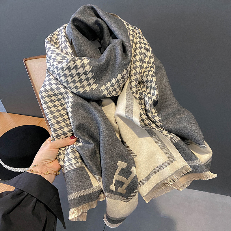 2026newDesigner Luxueux foulard en laine à la mode pour femmes Chaud épais décoré de glands, c'est une écharpe et une enveloppe coupe-vent pour l