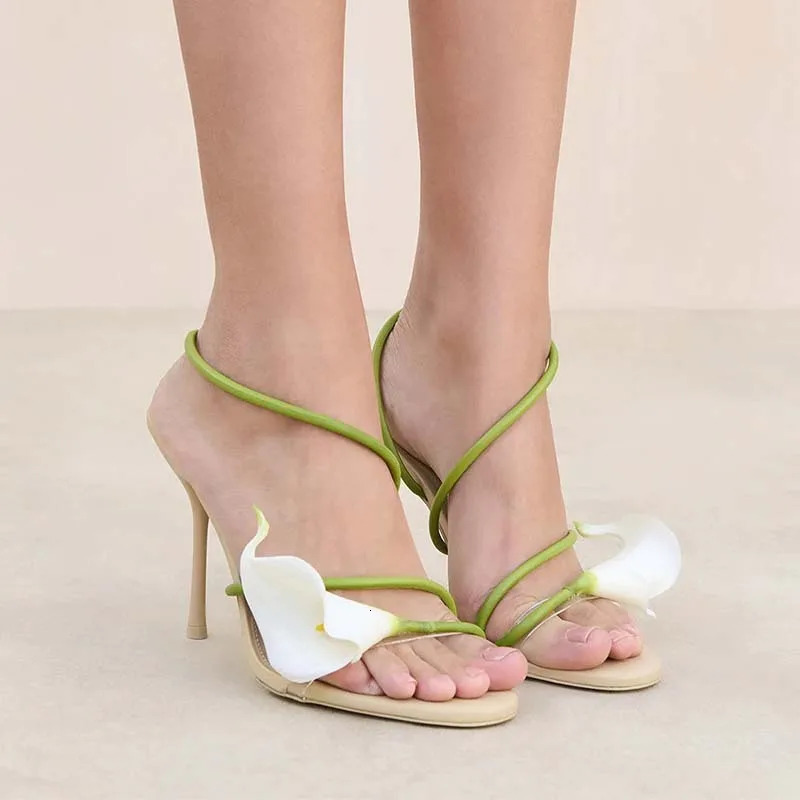 European and American Summer Womens Stiletto Sandals Flower Toothed Strap Wedding Banquet Fashion Womens Sandals 260424