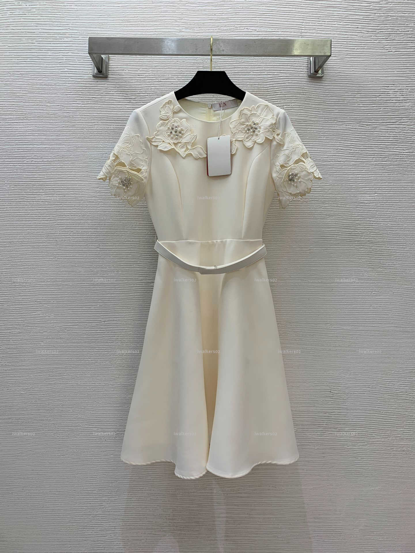 Classics Crew neck women dress Summer lady dresses women designer clothes fit-and-flare short-sleeve skirt with a V-shaped waist belt A002X01N034-image-1103411277
