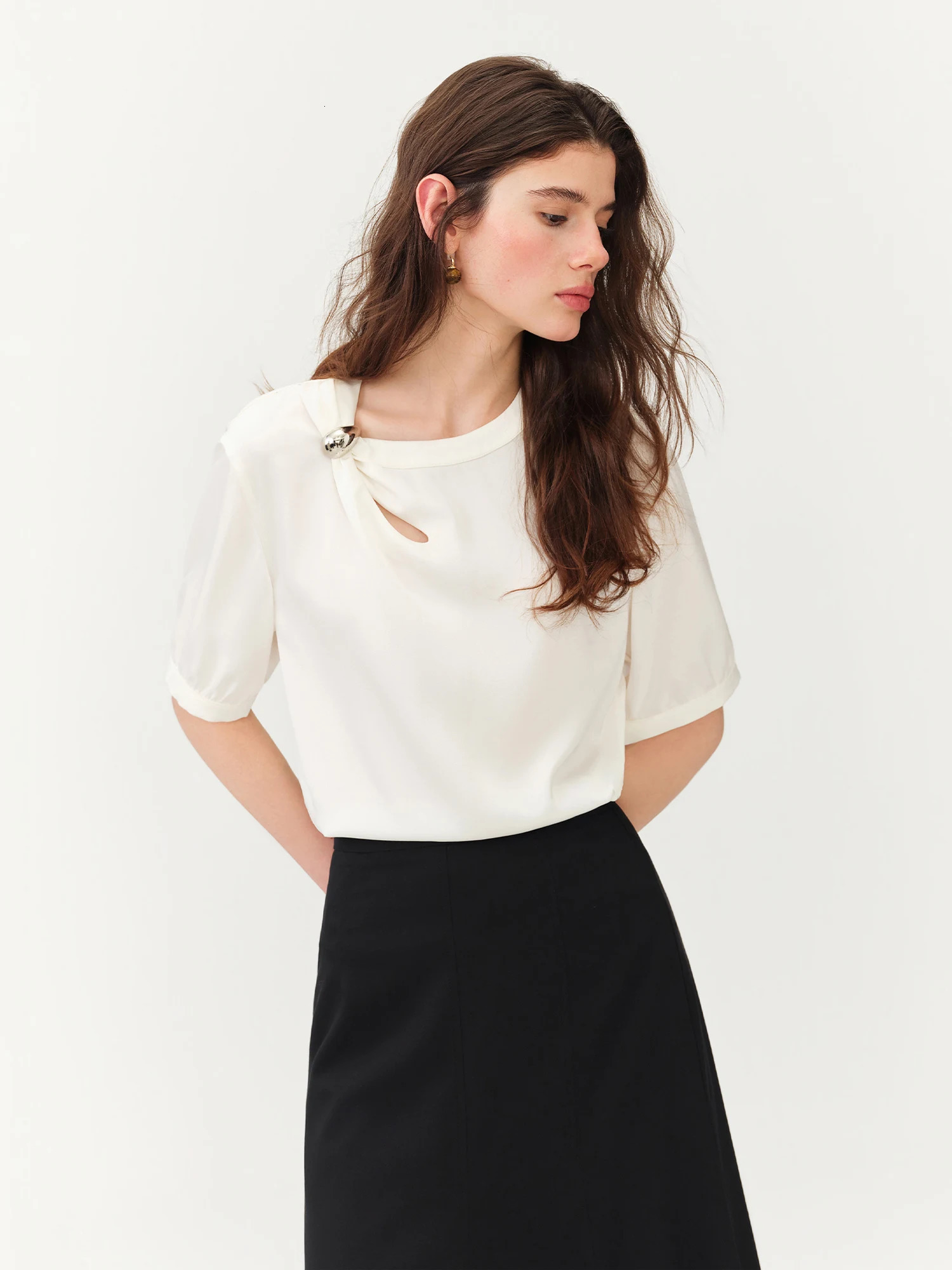 FSLE 2026 Summer Womens Satin Short Sleeve Blouse White Business Formal Button Down Shirt for Office Quiet y Style 260423BJ