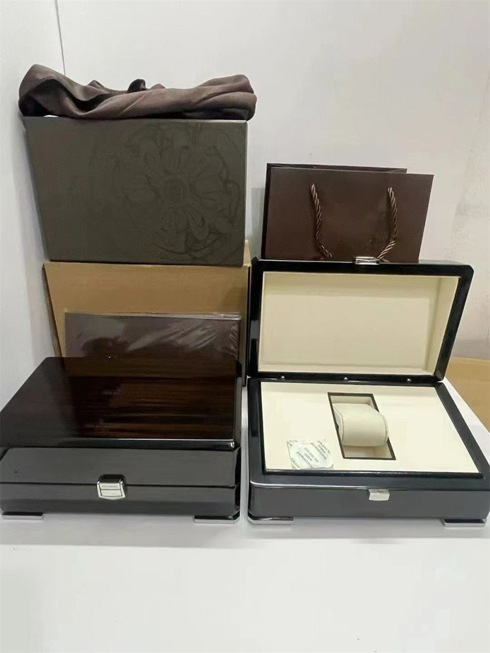 Top Quality Boxes PPity watch Original Box Accessories wholesale montre Watches Booklet Card Tags and Papers In English Swiss Watches Boxes Many are