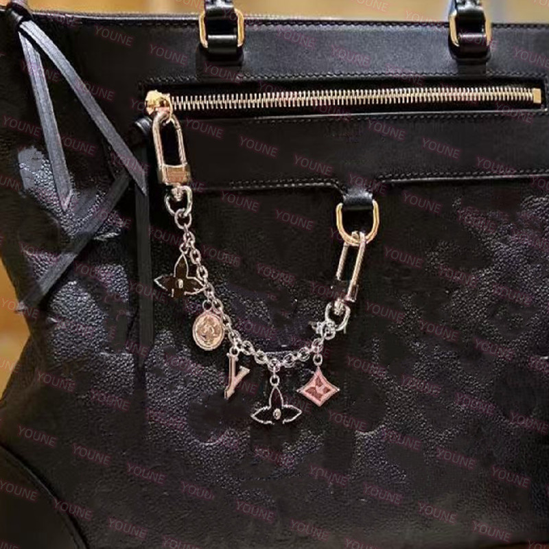 Fashion Classic V Initials Speed P9 TRUNKS Long Chain styles Luxury Charm Spring Street Chain Monogram key chains designer unisex bag car key hol