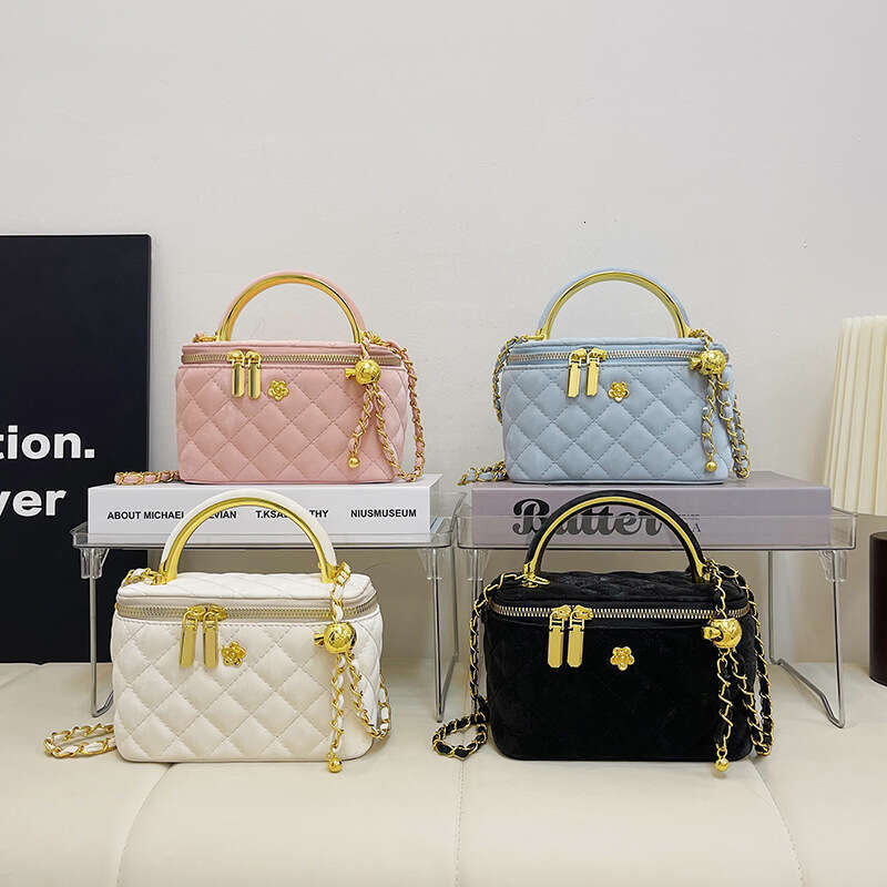 Handheld Embroidered Thread Chain For Women New Fashion Quilted Makeup Box Elegant Casual Shoulder Crossbody Bag