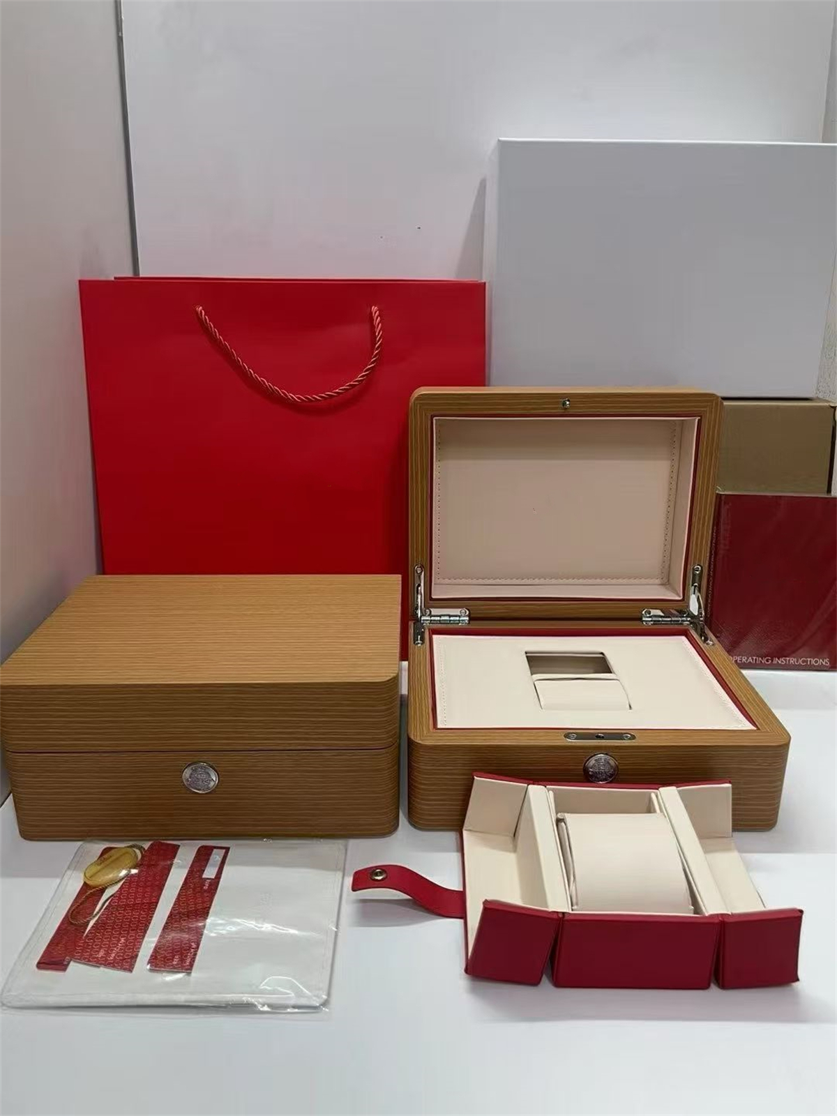 Top Quality Boxes OMEGAity watch Original Box Accessories wholesale montre Watches Booklet Card Tags and Papers In English Swiss Watches Boxes Many