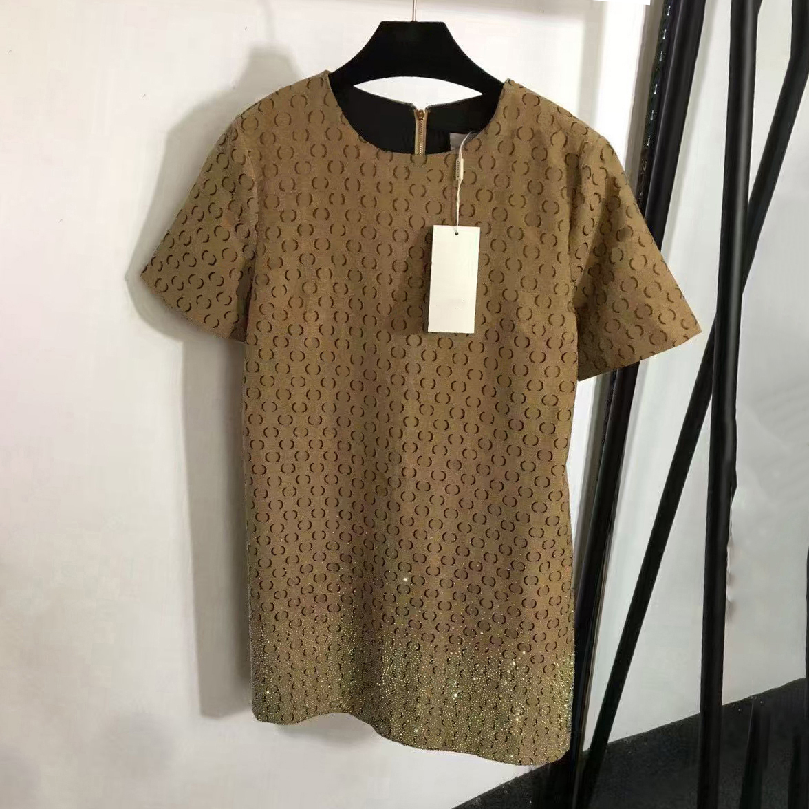 High quality designer women's dress, basic casual dress, floral short sleeved dress, gradient rhinestone straight tube A-line skirt at the hem