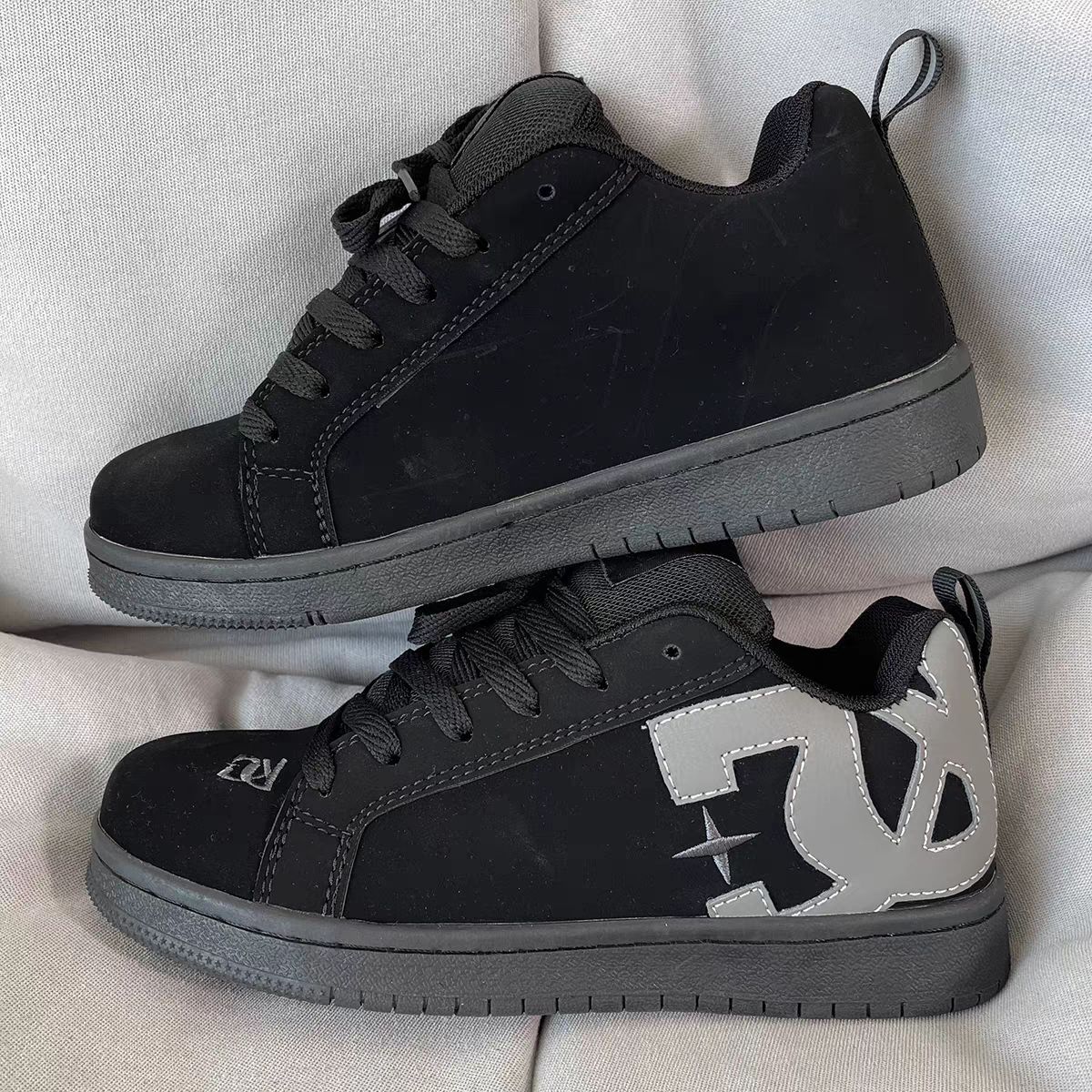 Free shipp designer shoes Men comfortable and trendy st soled sports and leisure shoes men thick soled height Casual white plain Q260916