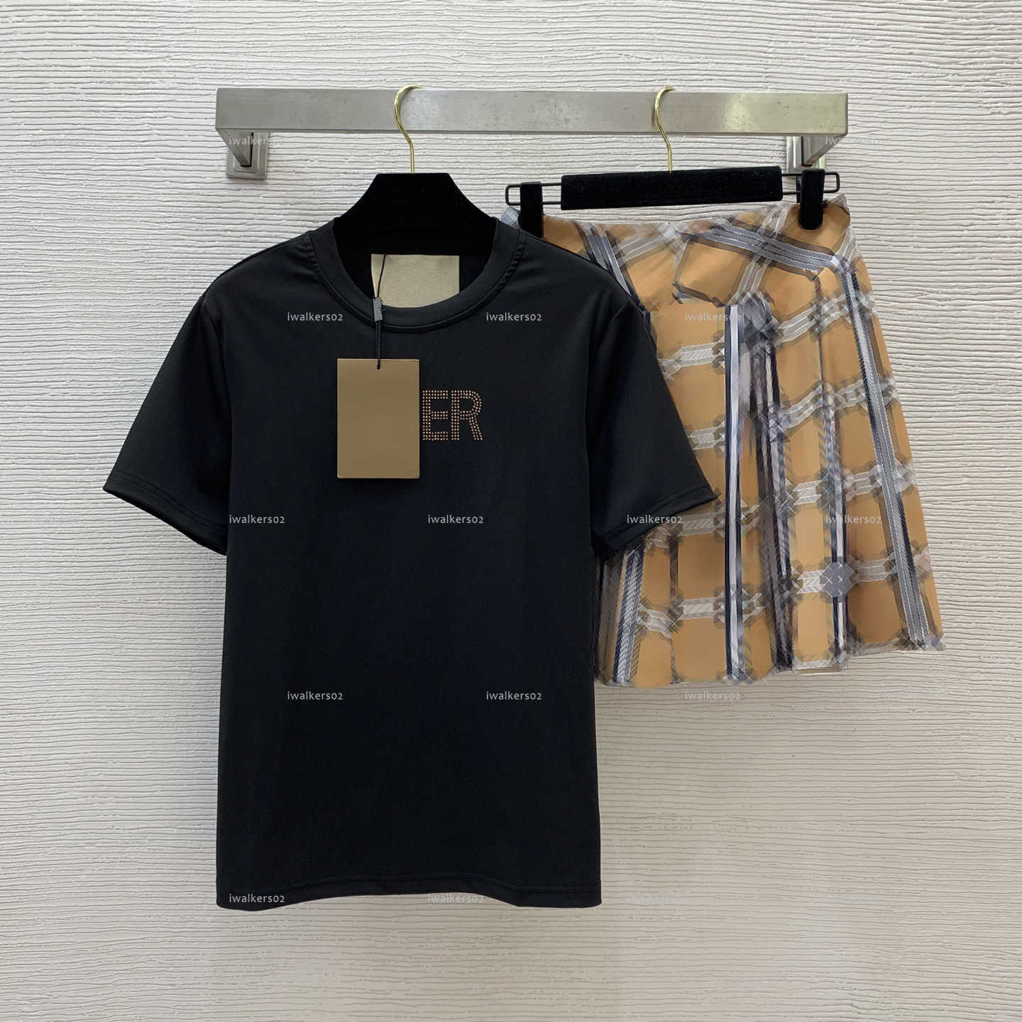 Classics round neck women dress set Summer lady dresses women designer clothes short sleeved T-shirt top+classic plaid pleated short skirt A814X1-image-1103568216