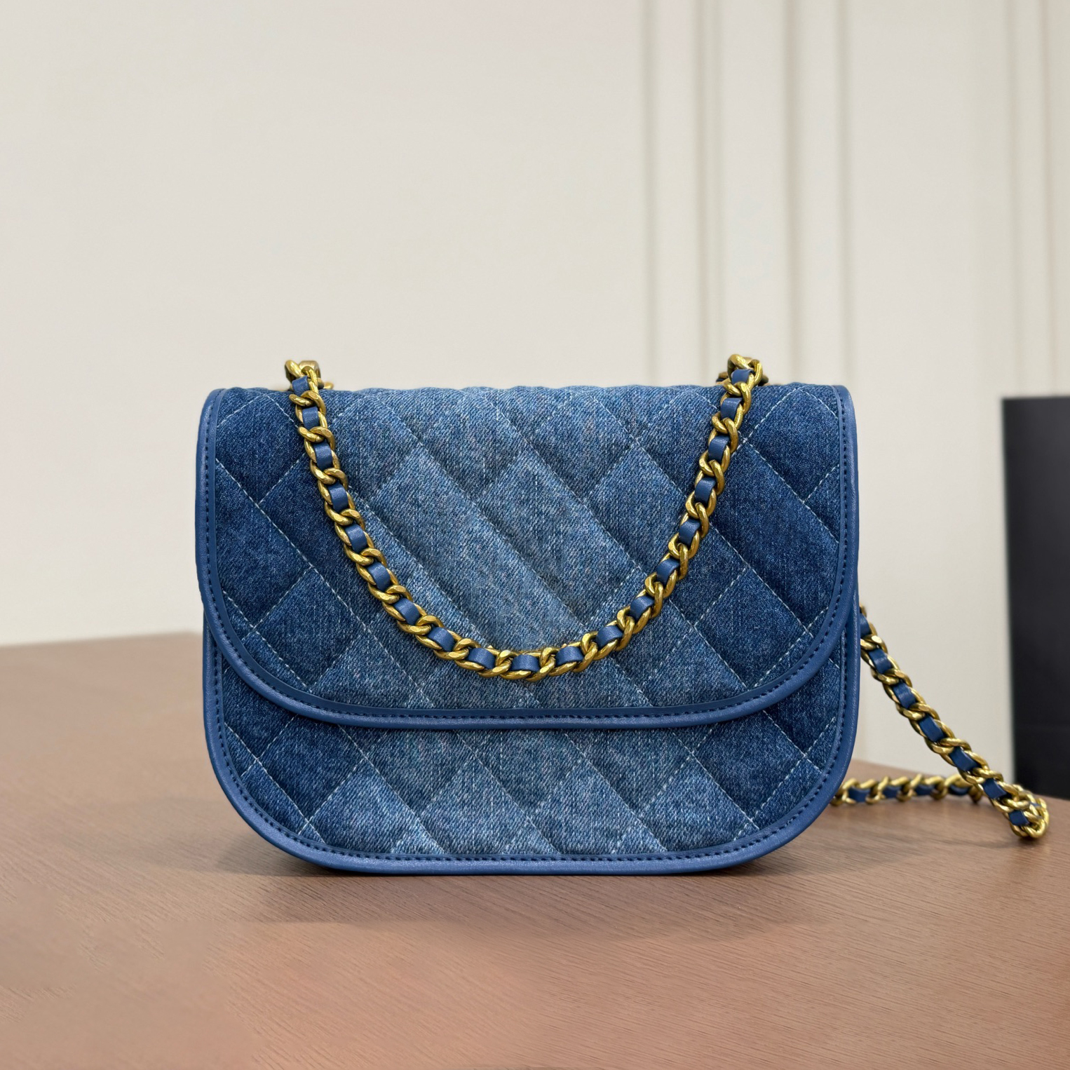 Top quality Designer Denim bag Vintage Gradient Saddle bag for Women Luxury Quilted Denim Flap Messenger Hobo bag Shoulder bag Gold Chain Designer C