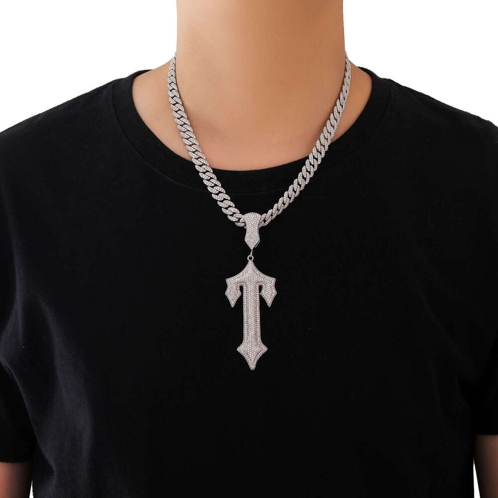 Vintage American hip-hop full-diamond personalized sword pendant cross necklace, high-quality must-have for trendy men