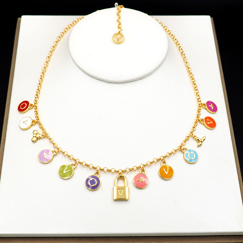 Designer Lousi as New Letter Pendant Necklace With Colorful Round Tags Flower Lock Design And Oil-drip Printed For Women